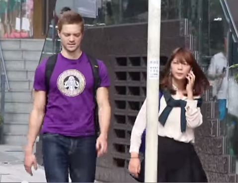 【動画】日本人女性がイケメン外人に痴漢された時の反応